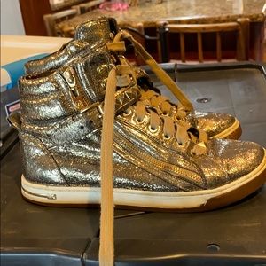 High top sneakers in gold